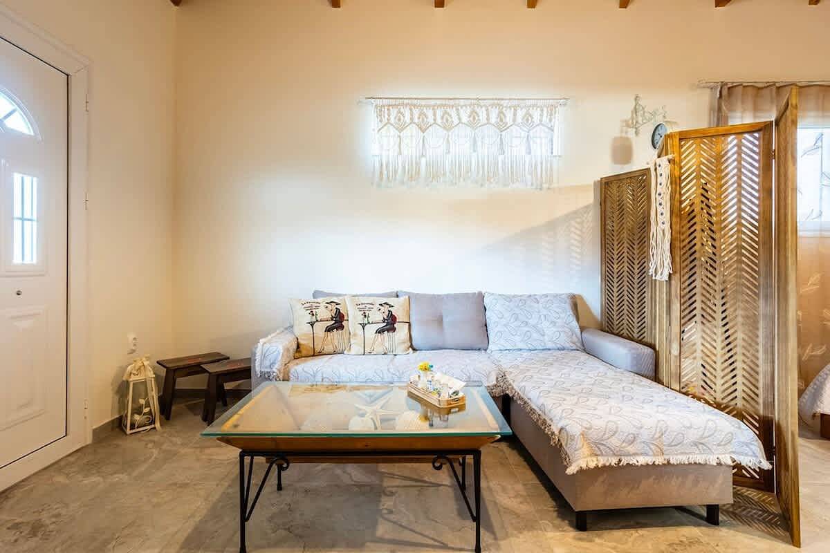 Petalidi Sunny Home Two - Cozy Garden Escape, foto 12