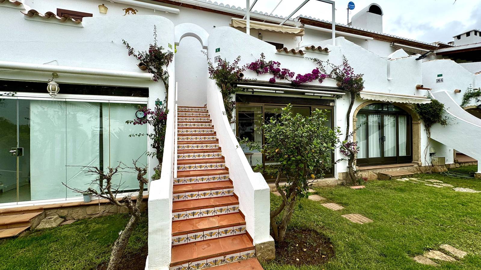 Ganze Wohnung, Ferienwohnung für 4 Personen mit Garten in Dénia, Costa Blanca