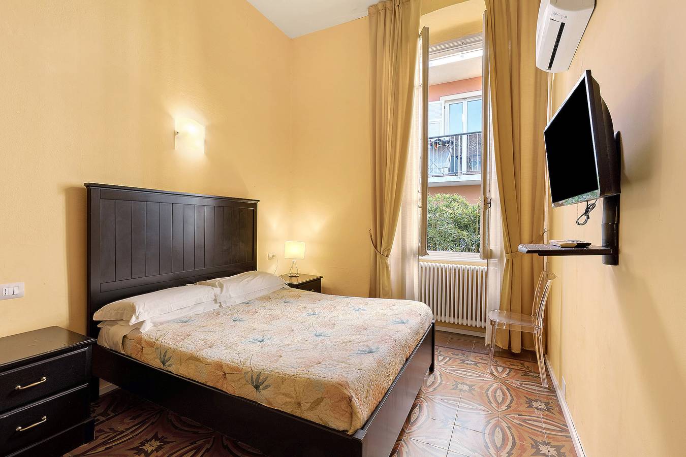 Room 'Camera Matrimoniale' with Shared Garden, Wi-Fi and Air Conditioning in Chiavari, Riviera di Levante
