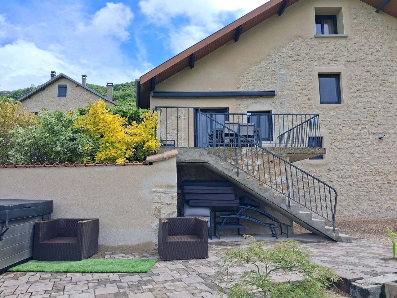 Ferienhaus für 8 Personen mit Terrasse in Marchamp, Belley