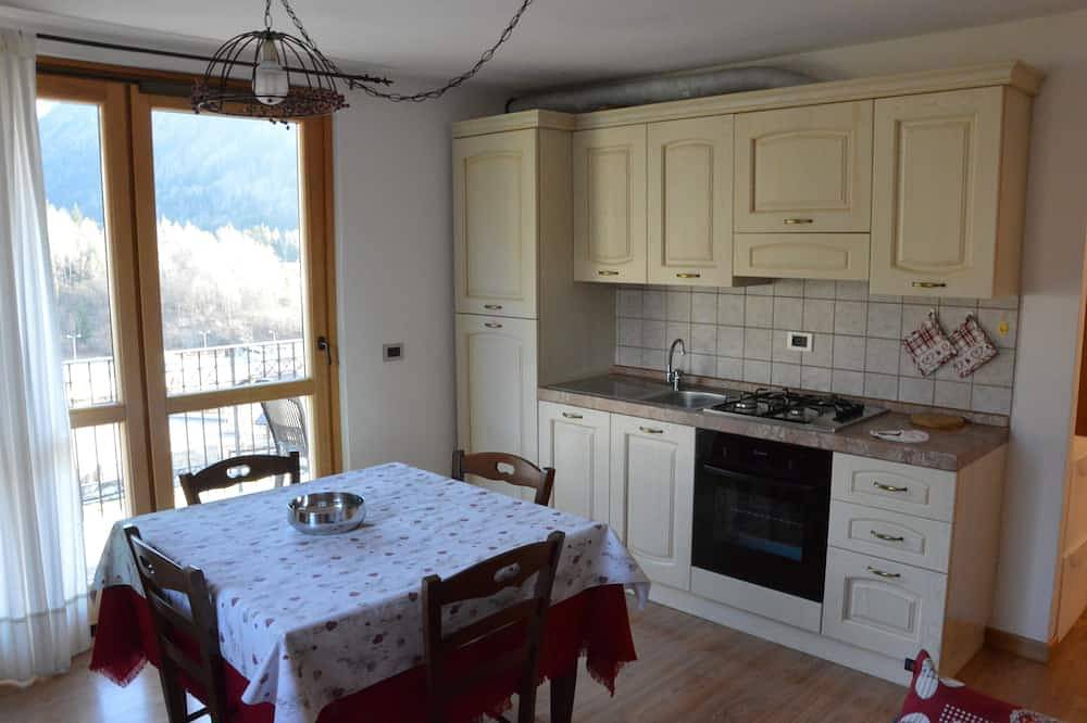 Appartamenti Flora Alpina- Genziana con vista mozzafiato e balcone in Temù (Borgo), Temù