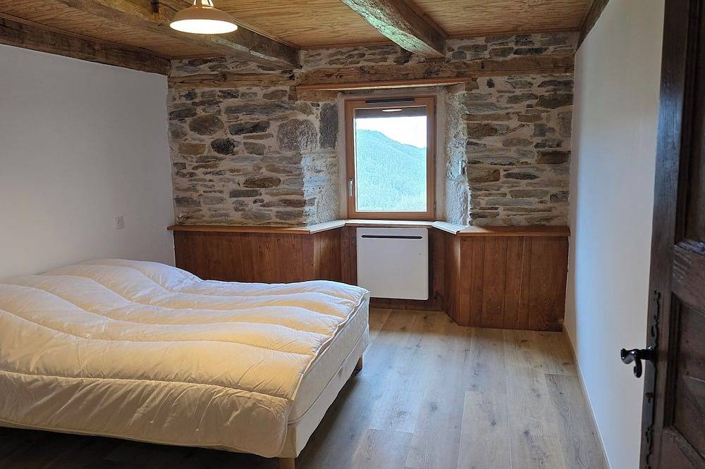 Authentique corps de ferme d'Aubrac avec Jacuzzi. Dépaysement garanti ! in Coubisou, Parc naturel régional de l'Aubrac