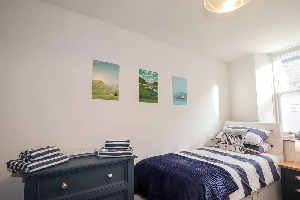 2 Seafield Place, pet friendly, character holiday cottage in Portsoy in Portsoy, Aberdeenshire