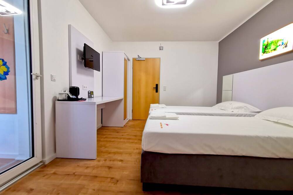 Ganze Wohnung, Hotel Apartment mit eigne Küche sowie Badezimmer in Dormagen, Rhein-Kreis Neuss