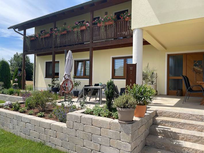Ferienwohnung für 3 Personen, mit Balkon/Terrasse und Balkon sowie Terrasse und Garten in Bayerischer Jura - 2