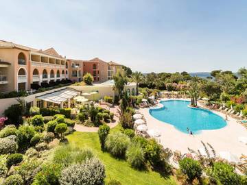 Gîte pour 4 personnes, avec piscine et terrasse, adapté aux familles dans Plage de San Peire