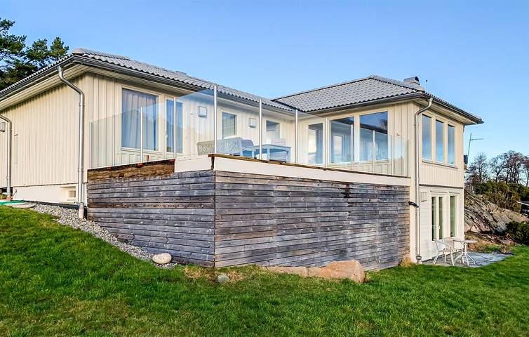 Ferienhaus für 7 Personen, mit Terrasse und Garten sowie Sauna in Tanum
