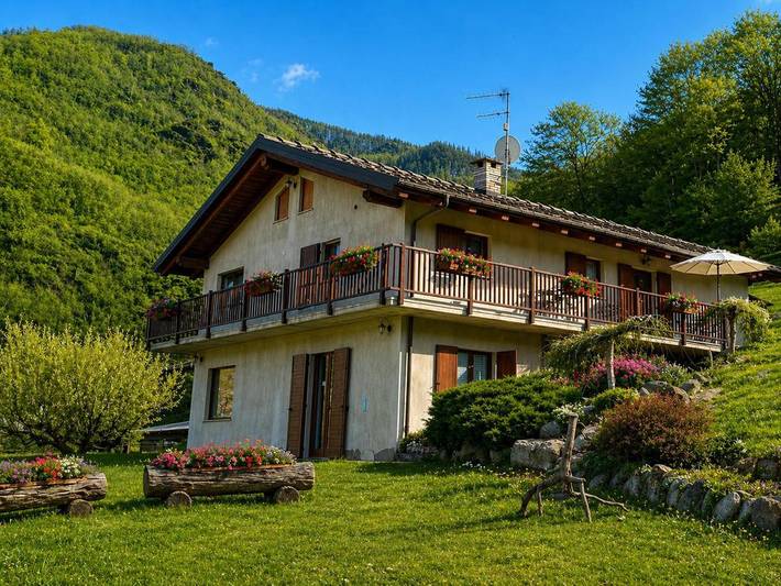 Appart’hôtel pour 3 personnes, avec Balcon et Terrasse ainsi que Jardin et Vue à Villar Pellice