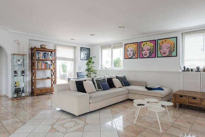 Ferienwohnung für 11 Personen, mit Balkon in Sendling München