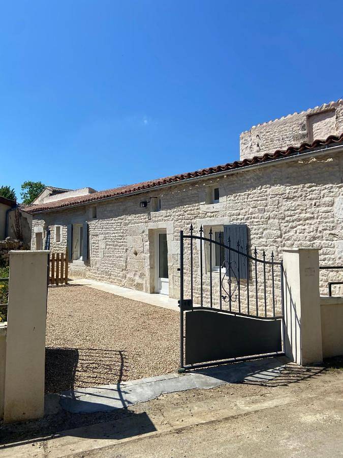 Gîte pour 2 personnes, avec terrasse à La Crèche - 2