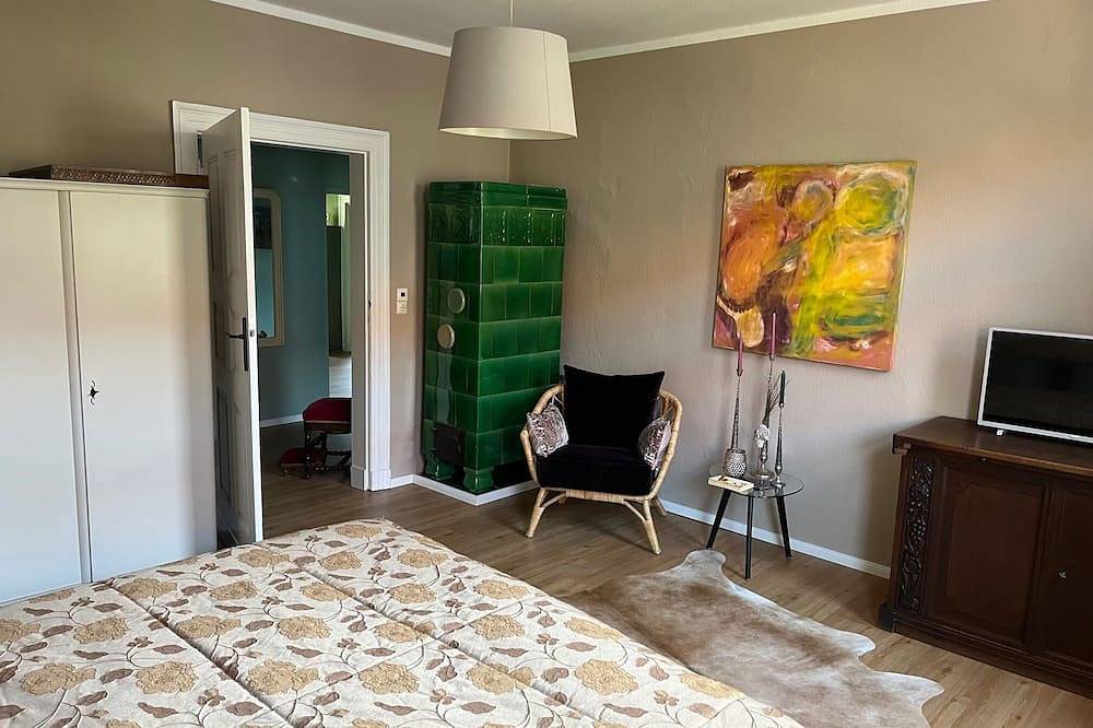 Ganze Wohnung, Direkt Stadtmitte, 95qm liebevolle Fewo/1Og mit großer Südterrasse, 900m zum See in Tollensesee, Neubrandenburg