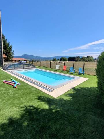 Cottage pour 2 personnes, avec vue ainsi que jardin et piscine à Corbelin (Isère)