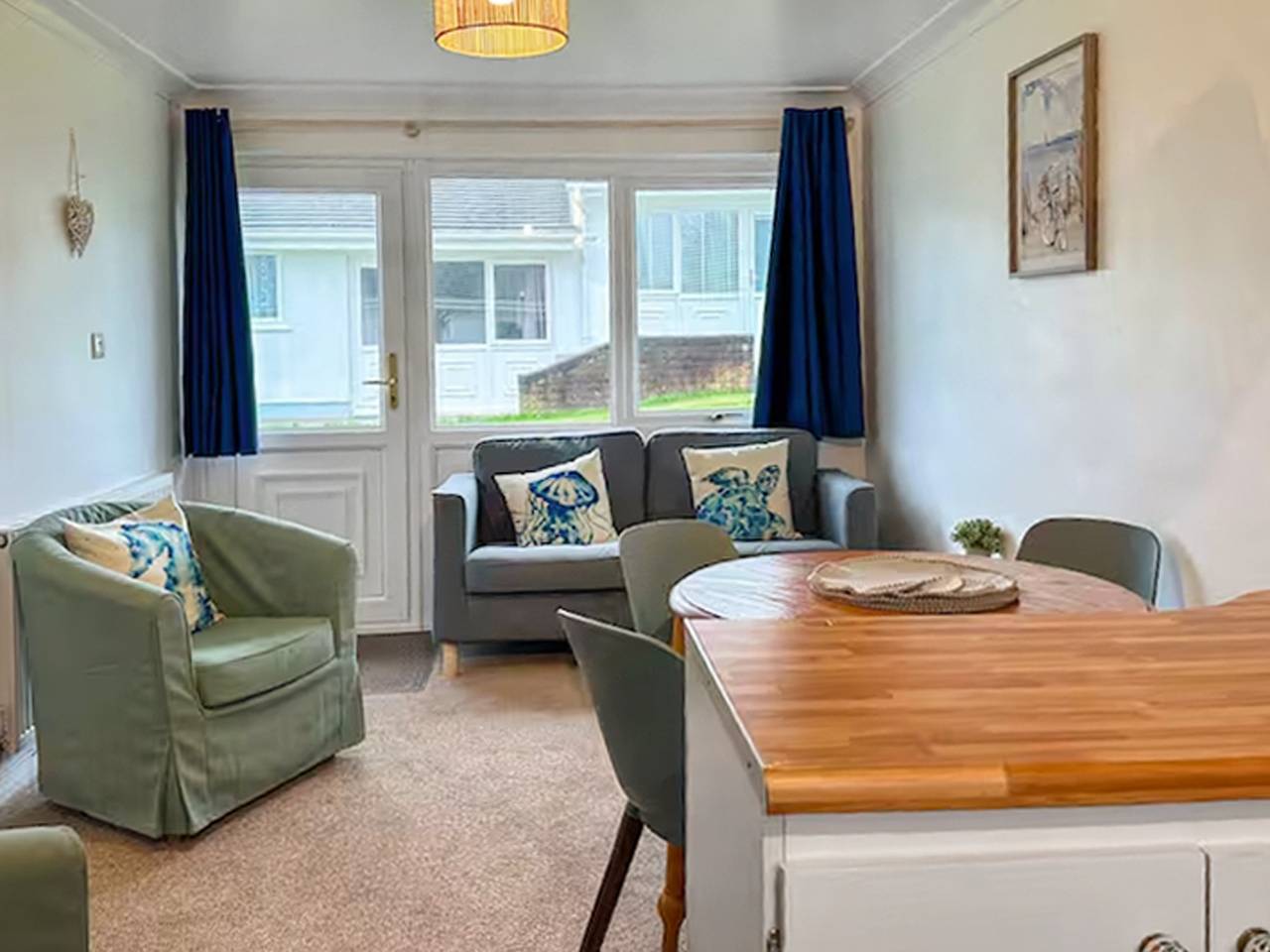 Chalet 12 - Coastlands Holiday Park in Permbrokeshire