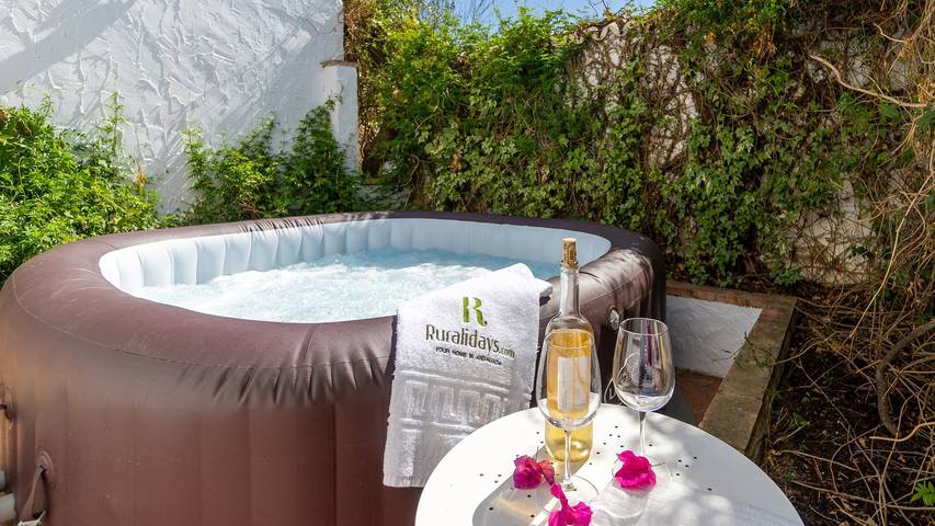 Casa rural para 6 personas, con piscina además de balcón/terraza y jacuzzi en Periana - 2