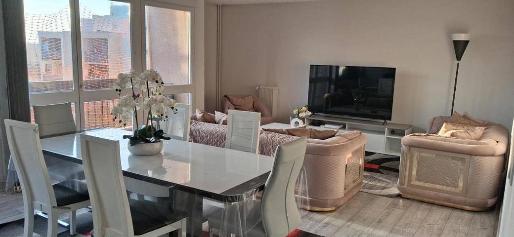 Gîte pour 8 personnes, avec balcon à Creil - 2