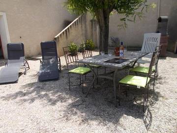 Gîte pour 5 personnes, avec balcon ainsi que jardin et vue à Roaix
