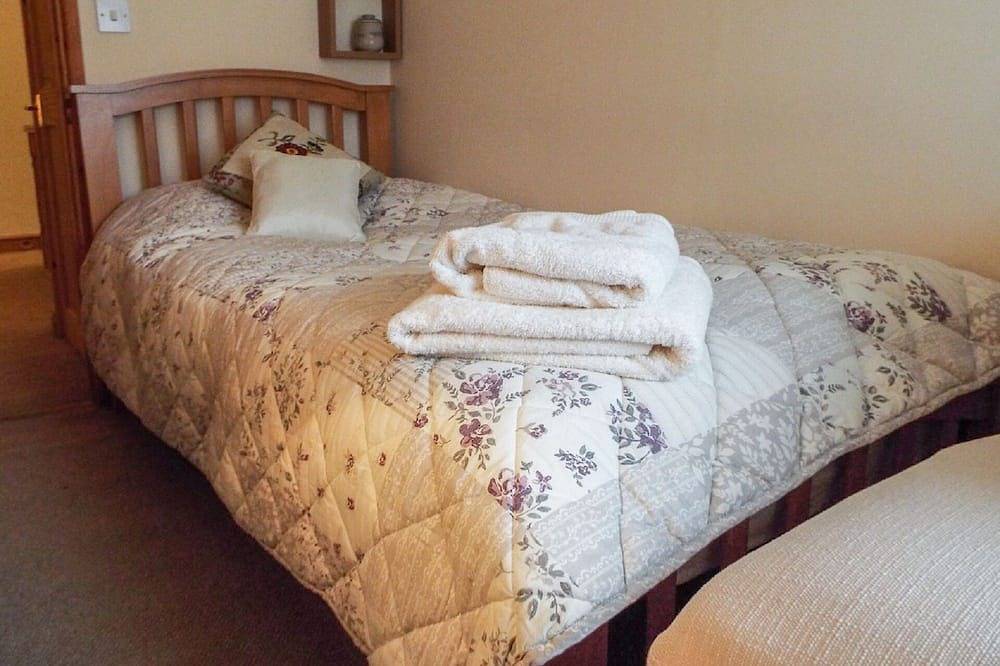 Charming, Spacious cottage near Gower and Brecon Beacons.Pets welcome free.Wi-Fi in Brecon Beacons