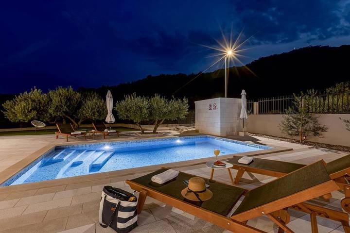 Ferienhaus für 8 Personen, mit Garten und Pool