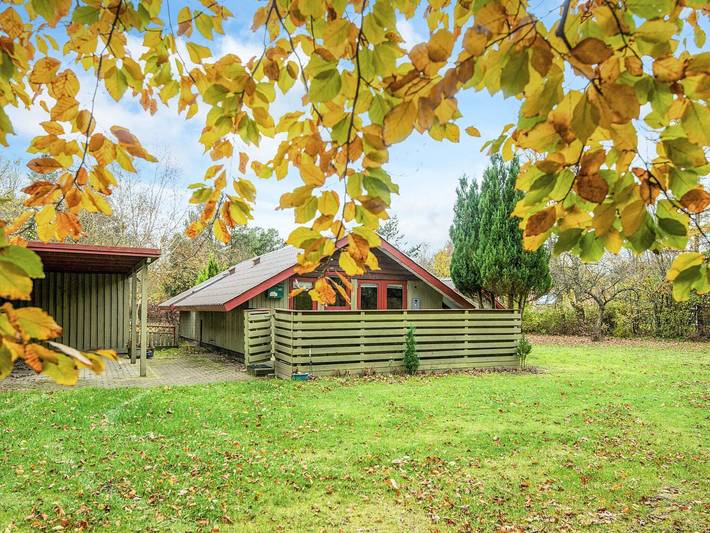 Ferieudlejning for 4 personer, med Terrasse og Have samt Sauna i Jegum Ferieland
