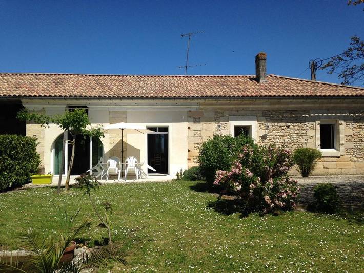 Location de vacances pour 7 personnes, avec jardin à Saint-Estèphe
