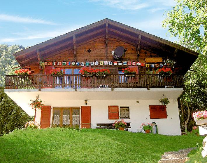 Ferienwohnung für 5 Personen, mit Terrasse und Garten sowie Ausblick in Fiesch