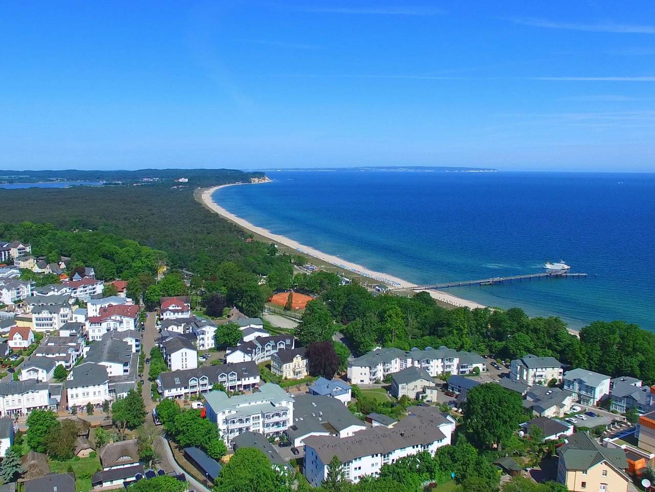 Ganze Ferienwohnung, Haus Borgwardt mit Meerblick und wenige Minuten zum Strand in Göhren, Rügen