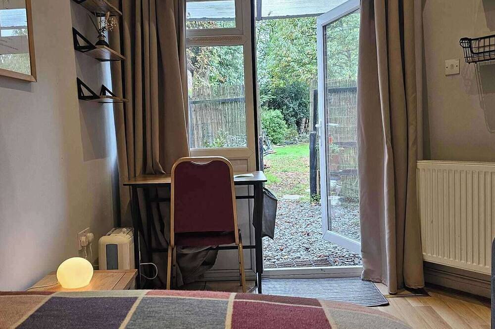 Ganze Wohnung, Tranquil Studio for 2 Free Parking Fast Wi-Fi in Reading, Berkshire