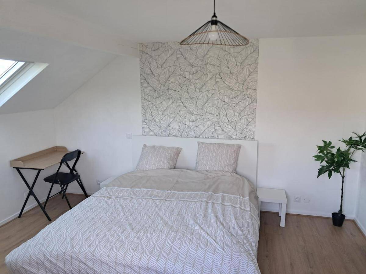 Appartement entier, Charmant duplex rénové avec cour privée in Nevoy, Région de Montargis