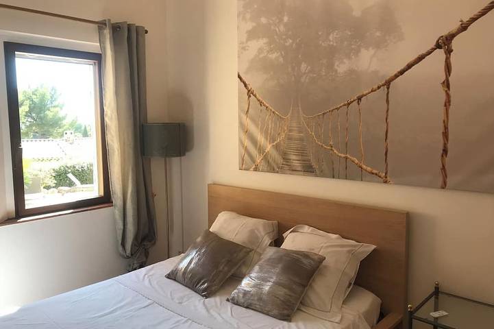 Location de vacances pour 6 personnes, avec jardin à Saint-Marc-Jaumegarde - 3