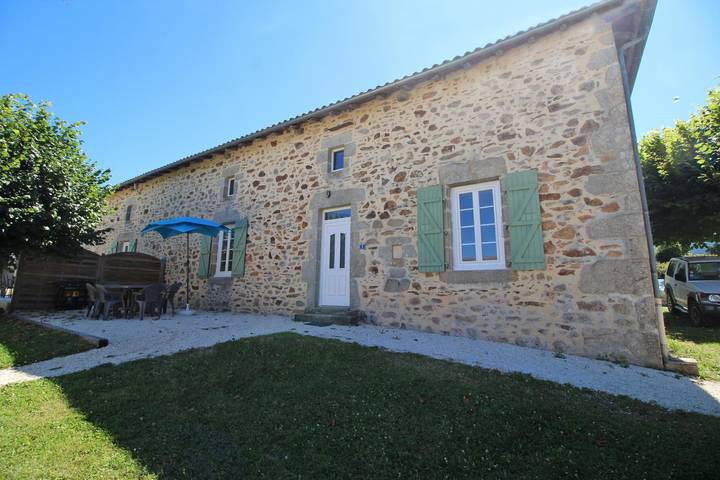 Gîte pour 6 personnes, avec terrasse, animaux acceptés à Saint-Mathieu - 2