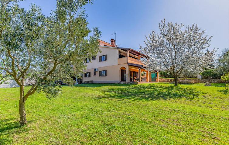 Ferienwohnung für 6 Personen, mit Terrasse und Garten in Pula-Medulin - 2