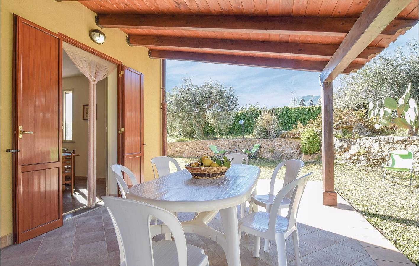 Apartamento vacacional entero, Retiro junto al mar: ¡Terraza, WiFi y mucho más! in Trabia, Provincia de Palermo