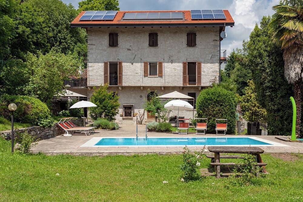 Ganze Wohnung, Casa Frey apt. 1 three-room apartment on Lake Orta with garden and swimming pool in Vacciago, Comune di  Ameno