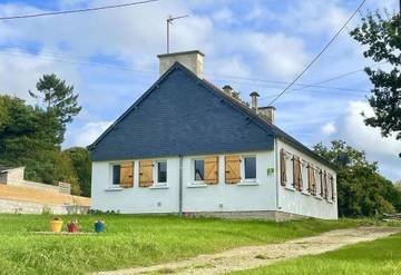 Gîte pour 6 personnes, avec jardin et terrasse à Lanouée
