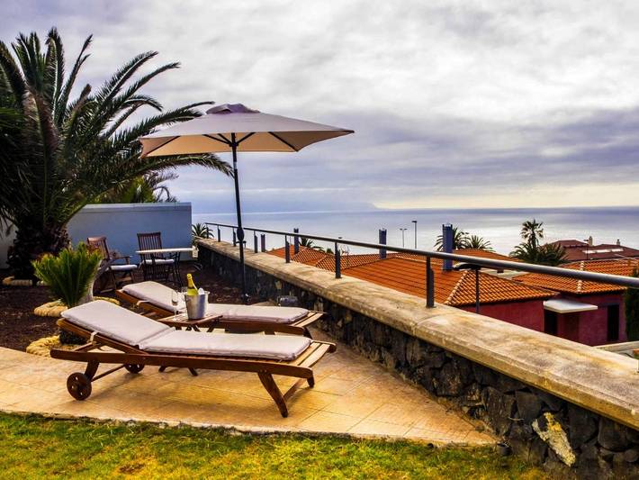 Ferienhaus für 6 Personen, mit Balkon und Whirlpool sowie Terrasse und Garten in Juan Fernández