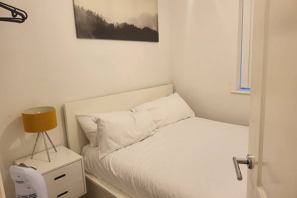 Garland Modern Apartment Dartford 1 With Parking in Dartford, Kent