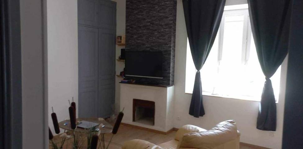 Gîte pour 7 personnes, avec terrasse et vue, animaux acceptés à Uzer