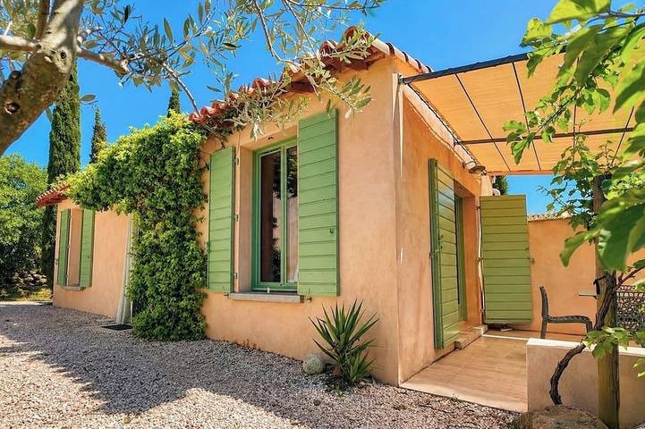 Gîte pour 4 personnes, avec terrasse et jardin
