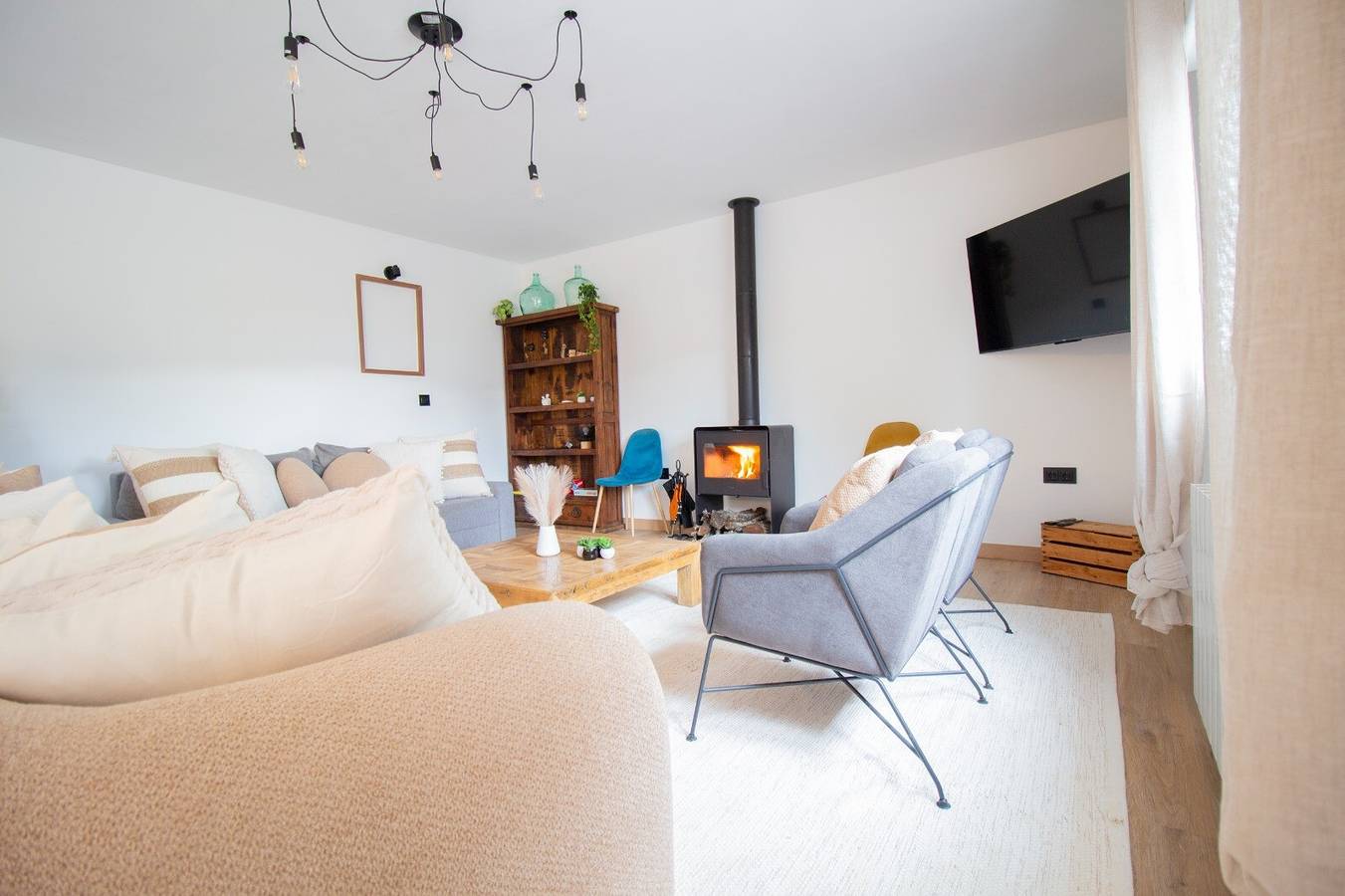 Casa Rural 'La Casa del Alcalde' con Vistas a la Montaña, Terraza Privada y Wi-Fi in Aldealengua de Pedraza, Provincia de Segovia