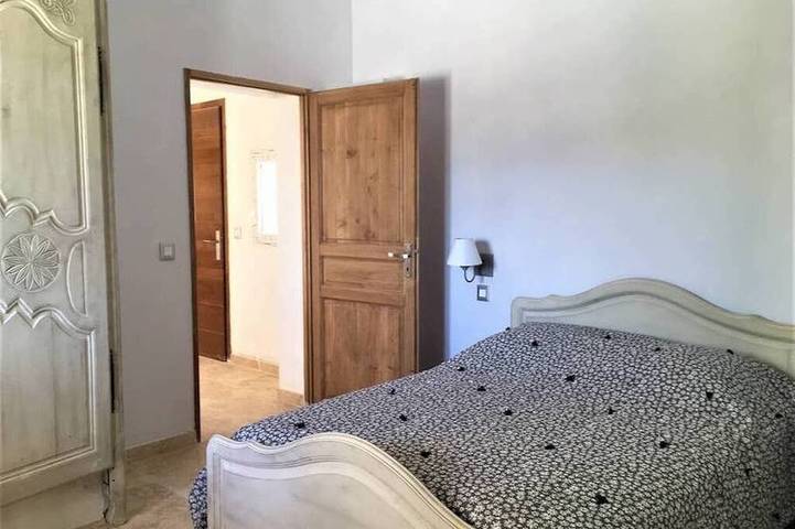 Acogedor apartamento de 2 habitaciones con piscina (2/4 pers) in Fontvieille, Region de Arles