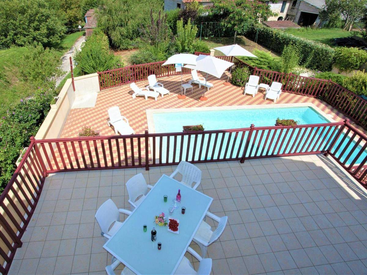 Three-Bedroom Holiday Home in Saint-Julien-de-Lampon, Quercy