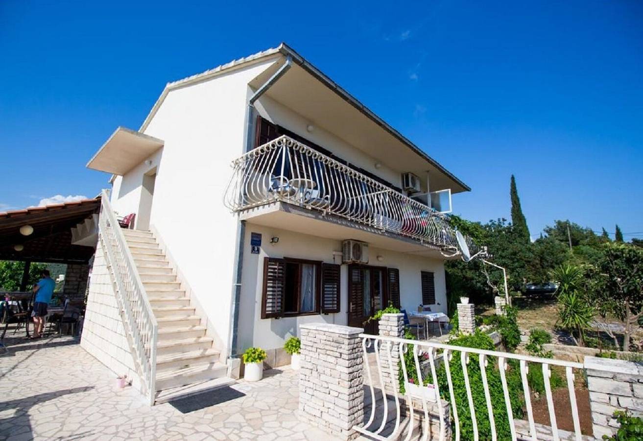 Ganze Wohnung, Apartments Zb in Maslinica, Solta