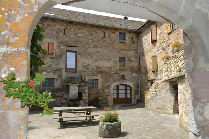 Chambre d’hôtes « La Bleuet » avec vue montagne, piscine partagée et Wi-Fi in Castelnau-Pégayrols, Parc naturel régional des Grands Causses