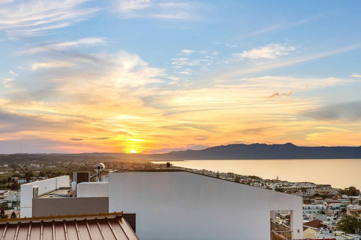 Appartement entier, Appartement de vacances pour 6 personnes avec balcon in Plataniás, Région de la Canée