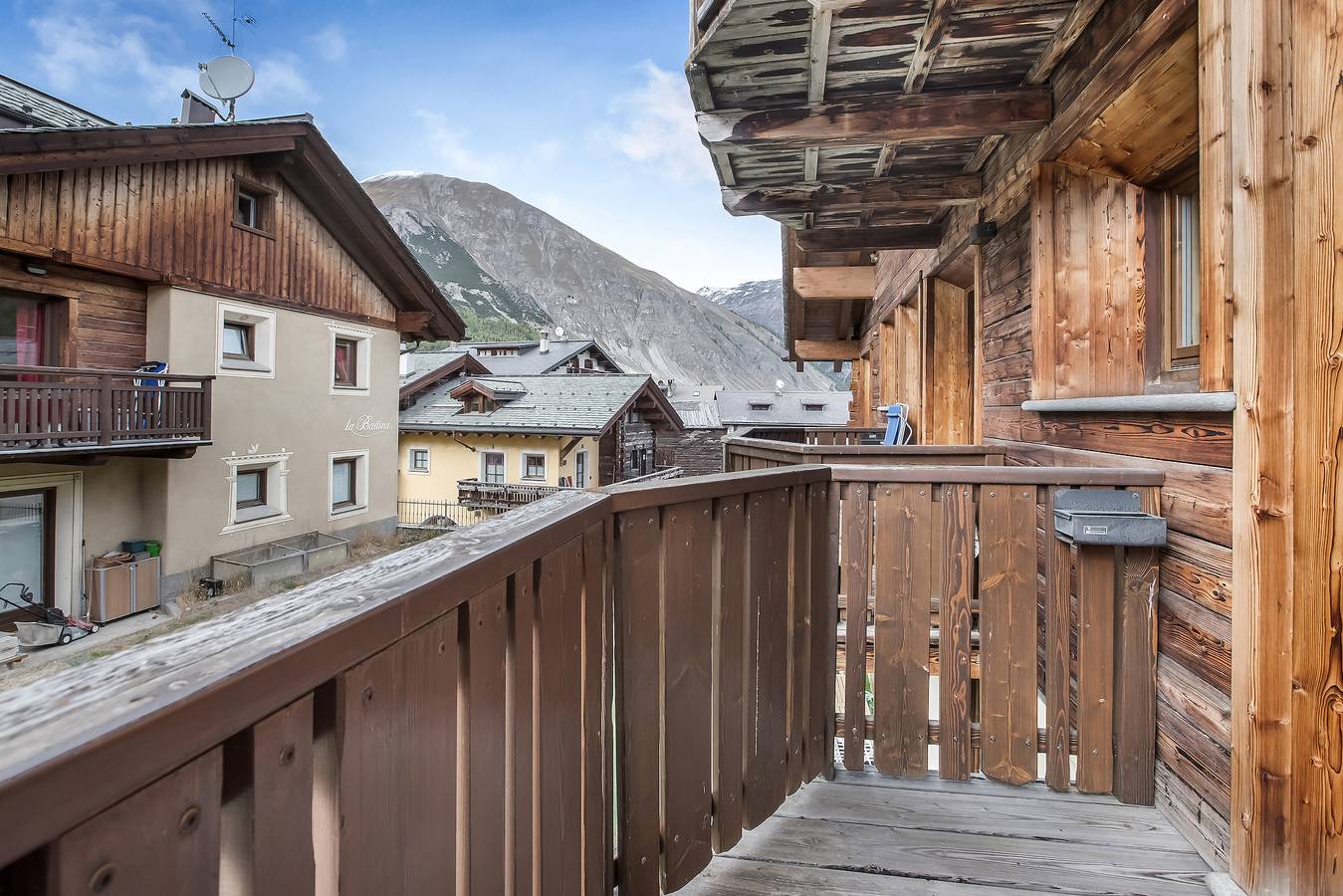 Appartement entier, Appartement de vacances 'Baita Dei Ski App 4' près des pistes avec terrasse, balcon et Wi-Fi. in Livigno (Town), Livigno