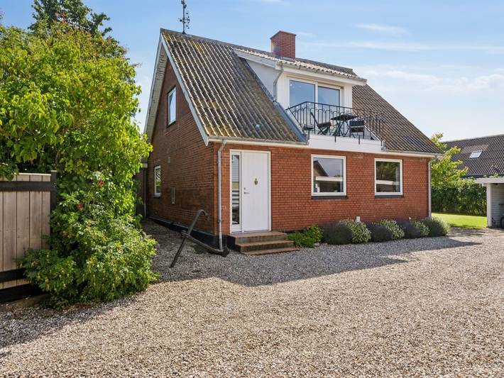 Ferieudlejning for 8 personer, med terrasse, husdyr tilladt på Langeland