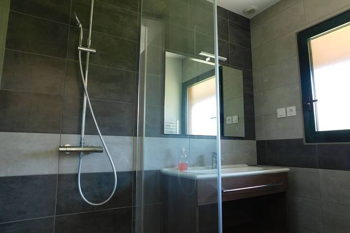 Berghütte-Ensuite mit Dusche-Gartenblick in Bouère, Mayenne