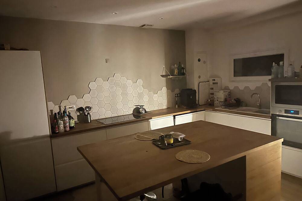 Renovated room a few steps from downtown Aix en Provence in Aix-en-Provence, Aix-en-Provence region