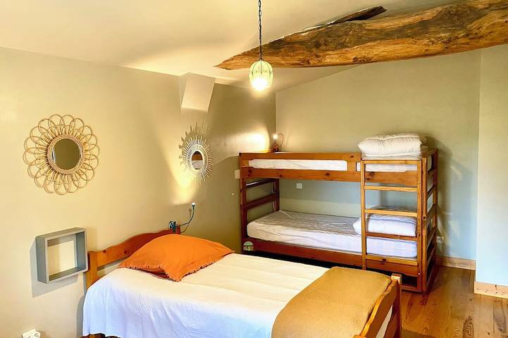 Location de vacances pour 6 personnes, avec piscine et jardin à Aumagne - 2