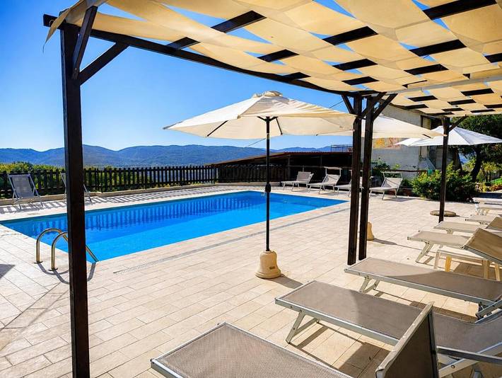 Ferienhaus für 4 Personen, mit Garten und Ausblick sowie Pool